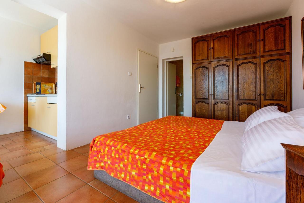 Apartments Loncaric Цриквениця Екстер'єр фото