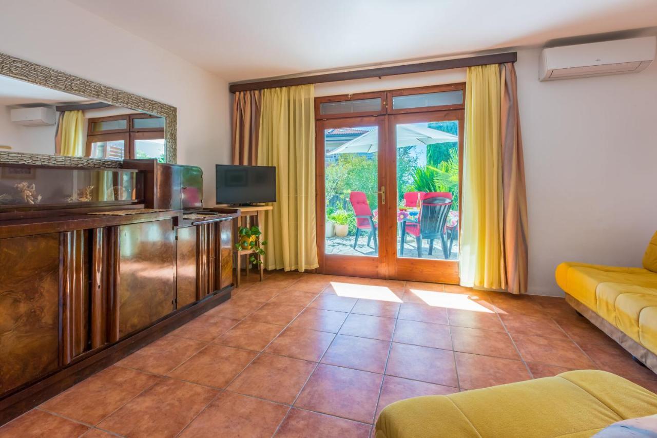 Apartments Loncaric Цриквениця Екстер'єр фото
