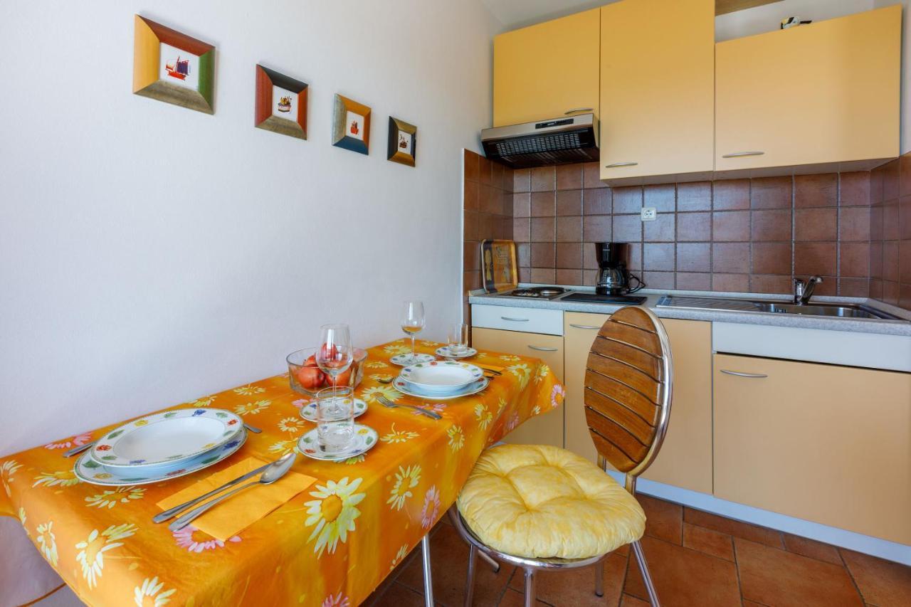 Apartments Loncaric Цриквениця Екстер'єр фото